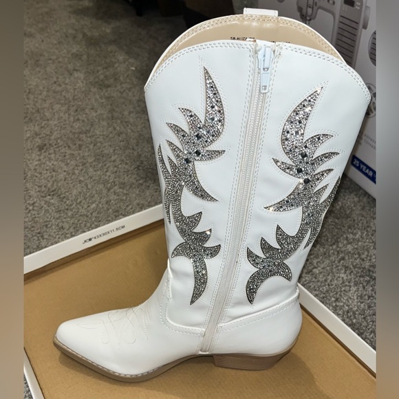 NEW Betsey Johnson SB-Aliza Ivory Western Boots Size 8 Crystal Embellished - Picture 3 of 16
